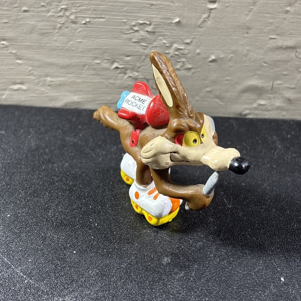 1988 Applause Looney Tunes Wil E. Coyote Acme Rocket Rollerskating 2.5" figurine